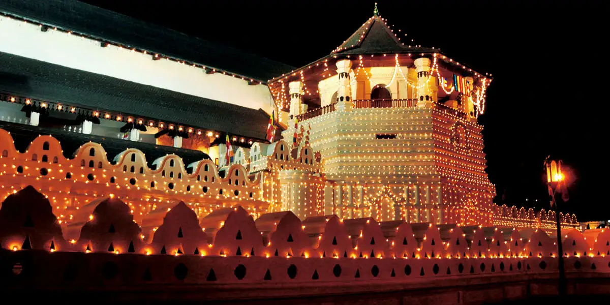 34-Kandy-DaladaMaligawa-G-5-ezgif.com-optiwebp